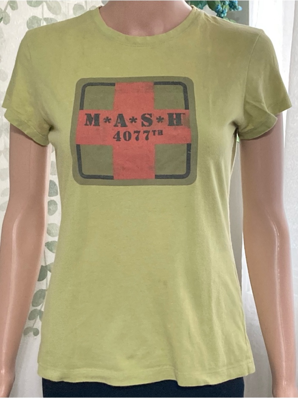 🟢 Sz L (Juniors) M*A*S*H 4077™ Olive Green Graphic Junior’s Tee